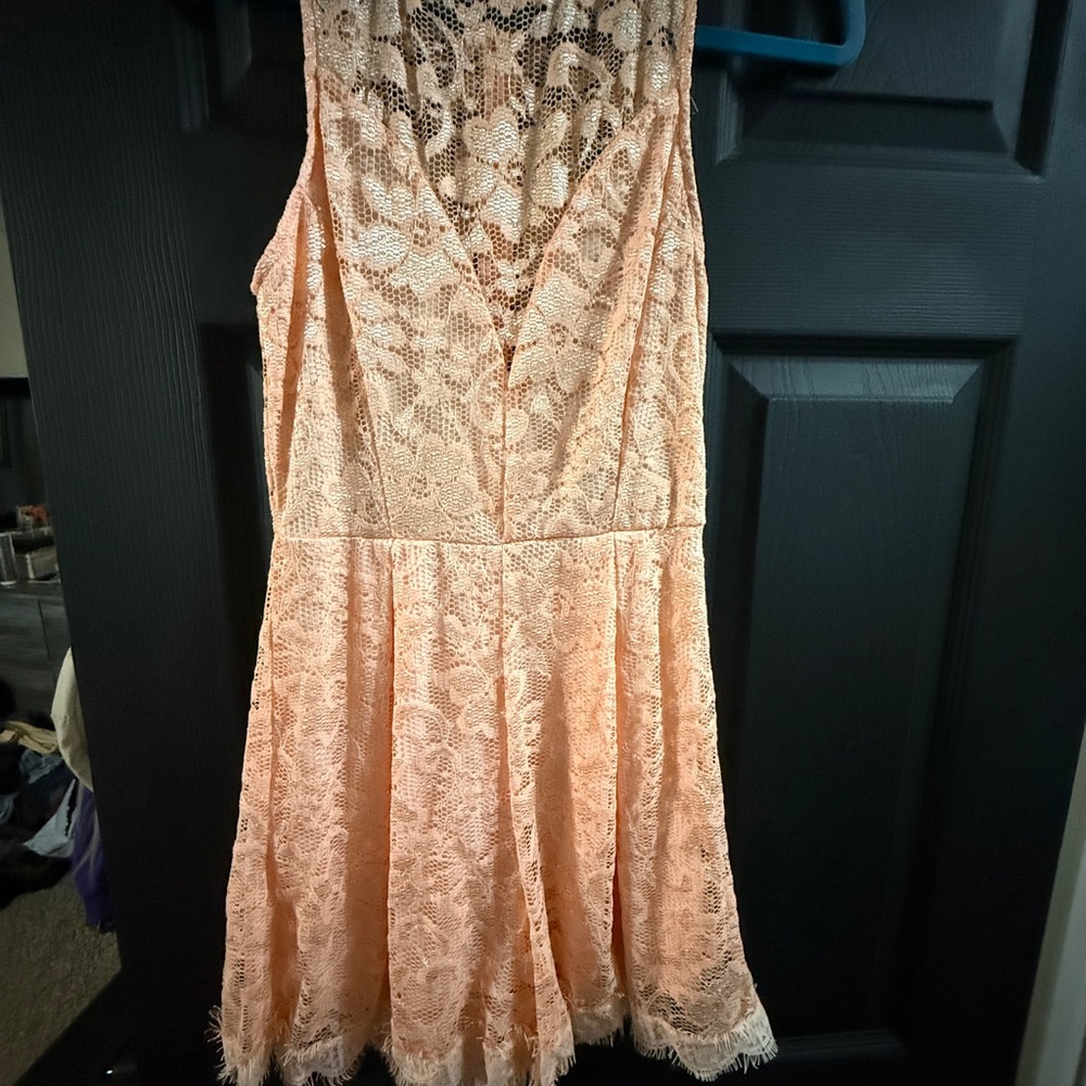 Elegant Lace Sleeveless Dress - Peach